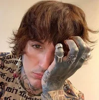 Oliver Sykes