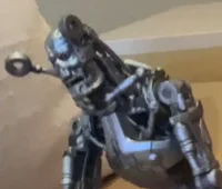 Simons robot T-800