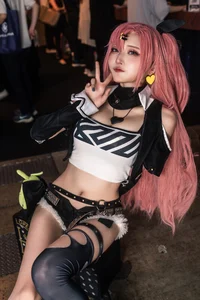 Cosplayer Nicole