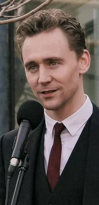 Tom hiddlestxn