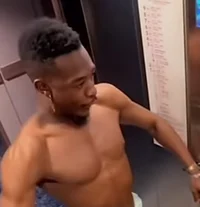 Rude wigstealing man