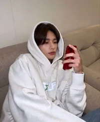 Busy hyunjin 