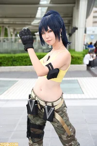 Cosplayer Leona