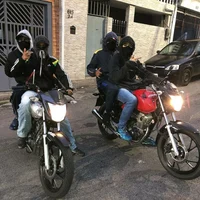 Os meninos de moto