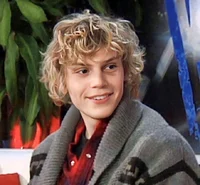 Evan Peters