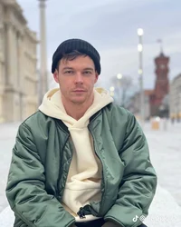 Georg Listing esposo