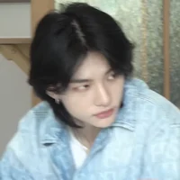 04 Hyunjin