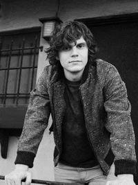 Evan Peters 