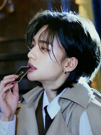 Hyunjin Hwang 
