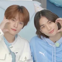 Hyunjin and Minho 