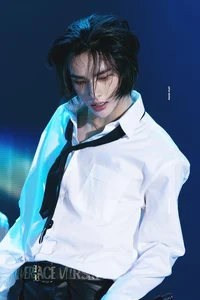04 hyunjin