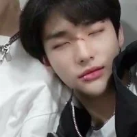 04 Hyunjin