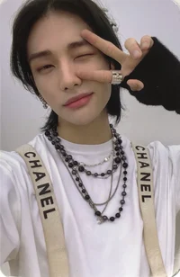 04 hyunjin
