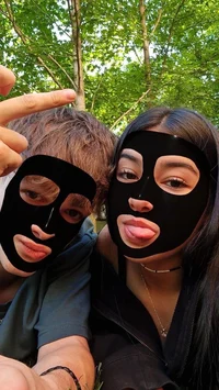 TEXTING ZESTY BESTIE