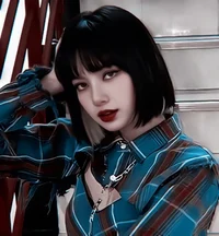 Lisa is goth 