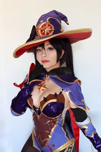 Cosplayer Mona
