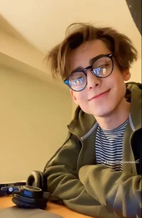 Aidan gallagher 