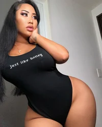 Thicc Latina Girl 