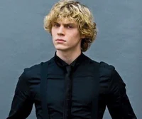Evan Peters