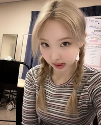 Nayeon 