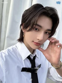 hwang hyunjin