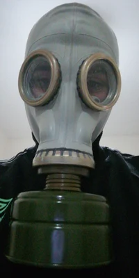 Gas mask enjoyer
