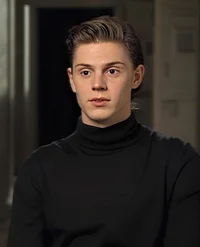 Evan Peters 
