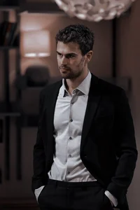 Theo James 
