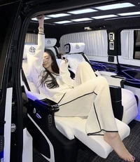 scarlet del Dessaros