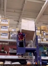 Lowe Guy lifting box