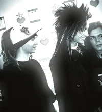 - Bill y Tom -