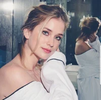 Elizabeth Lail 