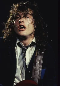 Angus Young 