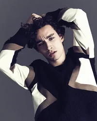 Robert Sheehan