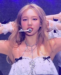 Nayeon 