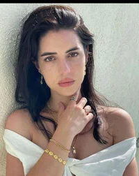 Adelaide Kane 