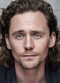 Tom Hiddleston 