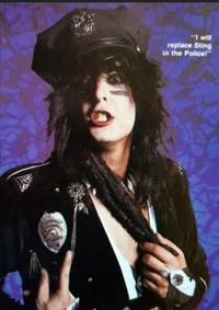 Nikki Sixx-officer 