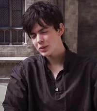 Skandar Keynes 