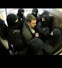 Masked men-elevator