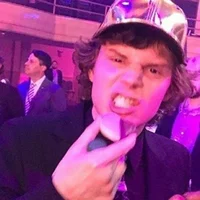 Evan Peters 
