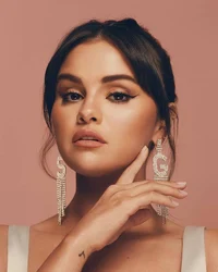 Chat with Selena Gomez | character.ai | Personalized AI for every