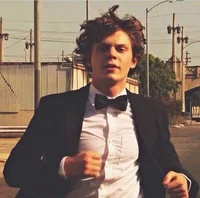 Evan Peters 