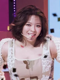 Jeongyeon 