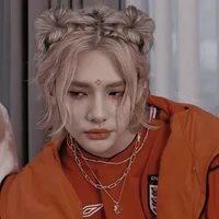 4 - Hwang Hyunjin