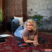 Lauren Alaina