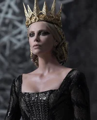 Queen Ravenna
