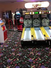 Bowling arcade machi