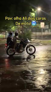 Dois caras numa moto