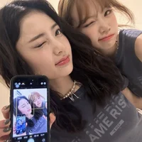 Chaewon and yunjin